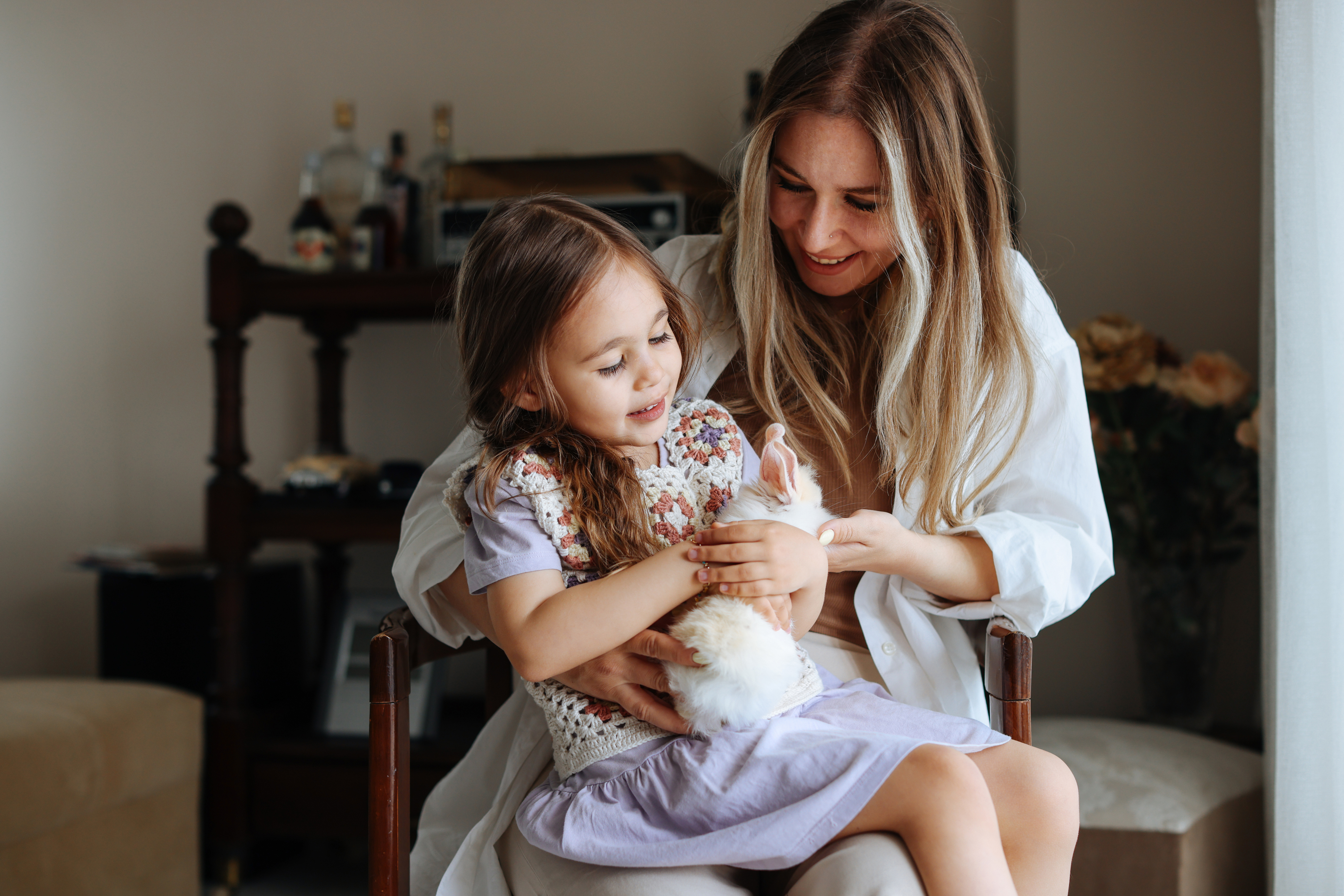 Caring for a small pet at home during a home visit